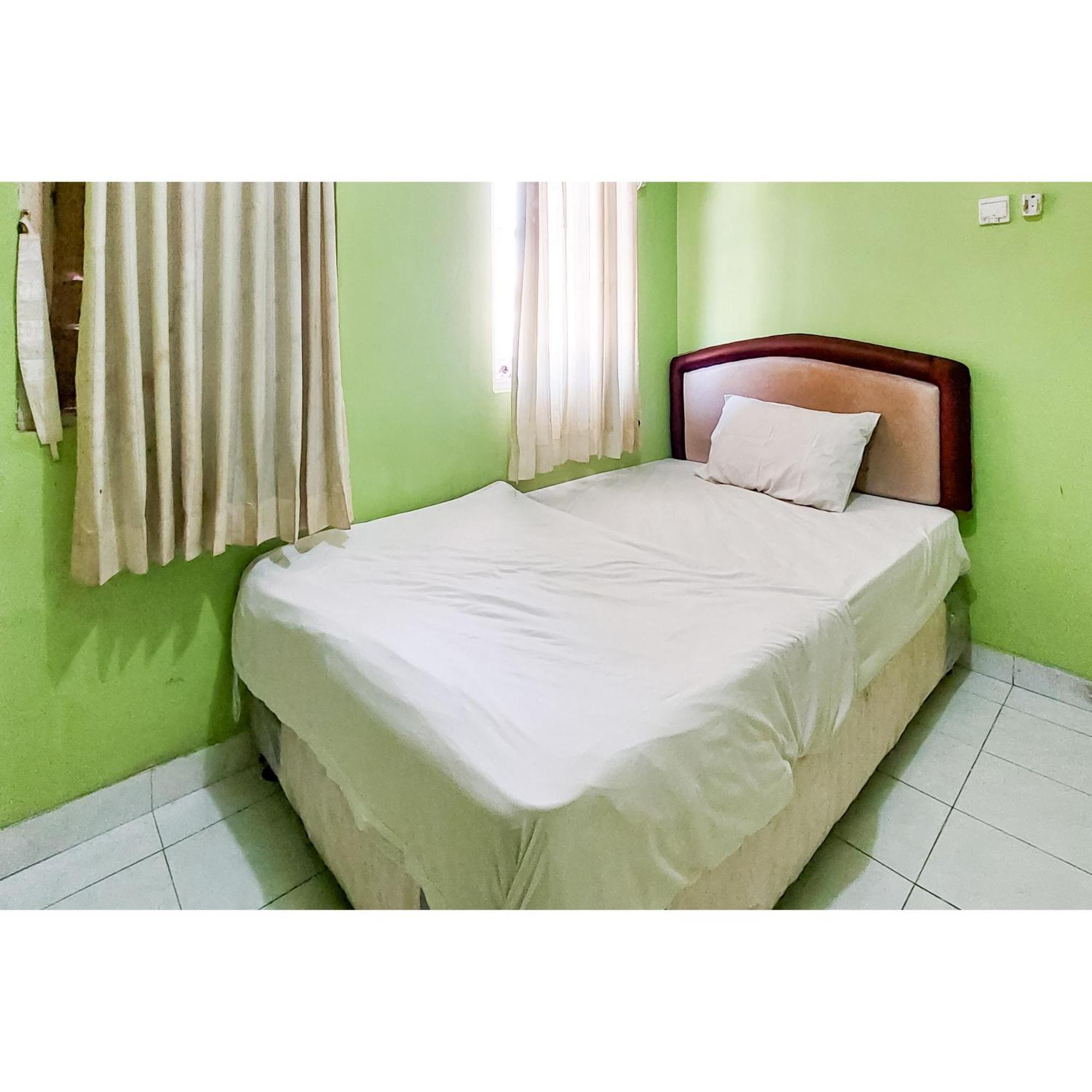 Surya Inn Syariah Cikarang Redpartner Bekasi Exterior photo