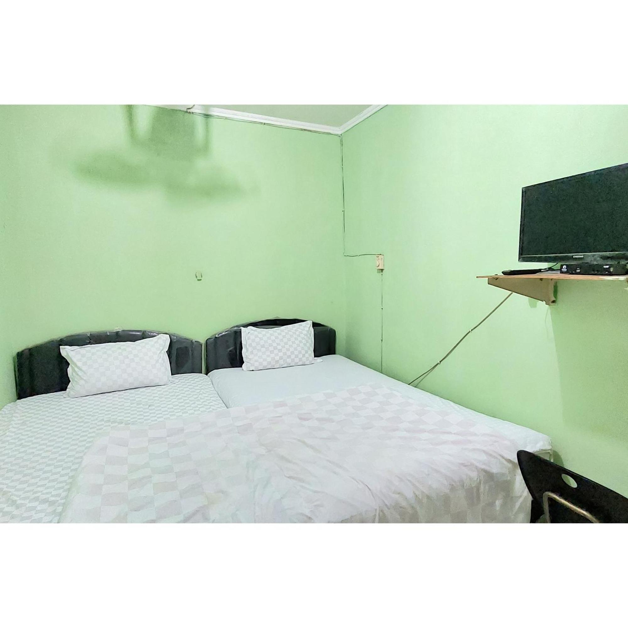 Surya Inn Syariah Cikarang Redpartner Bekasi Exterior photo