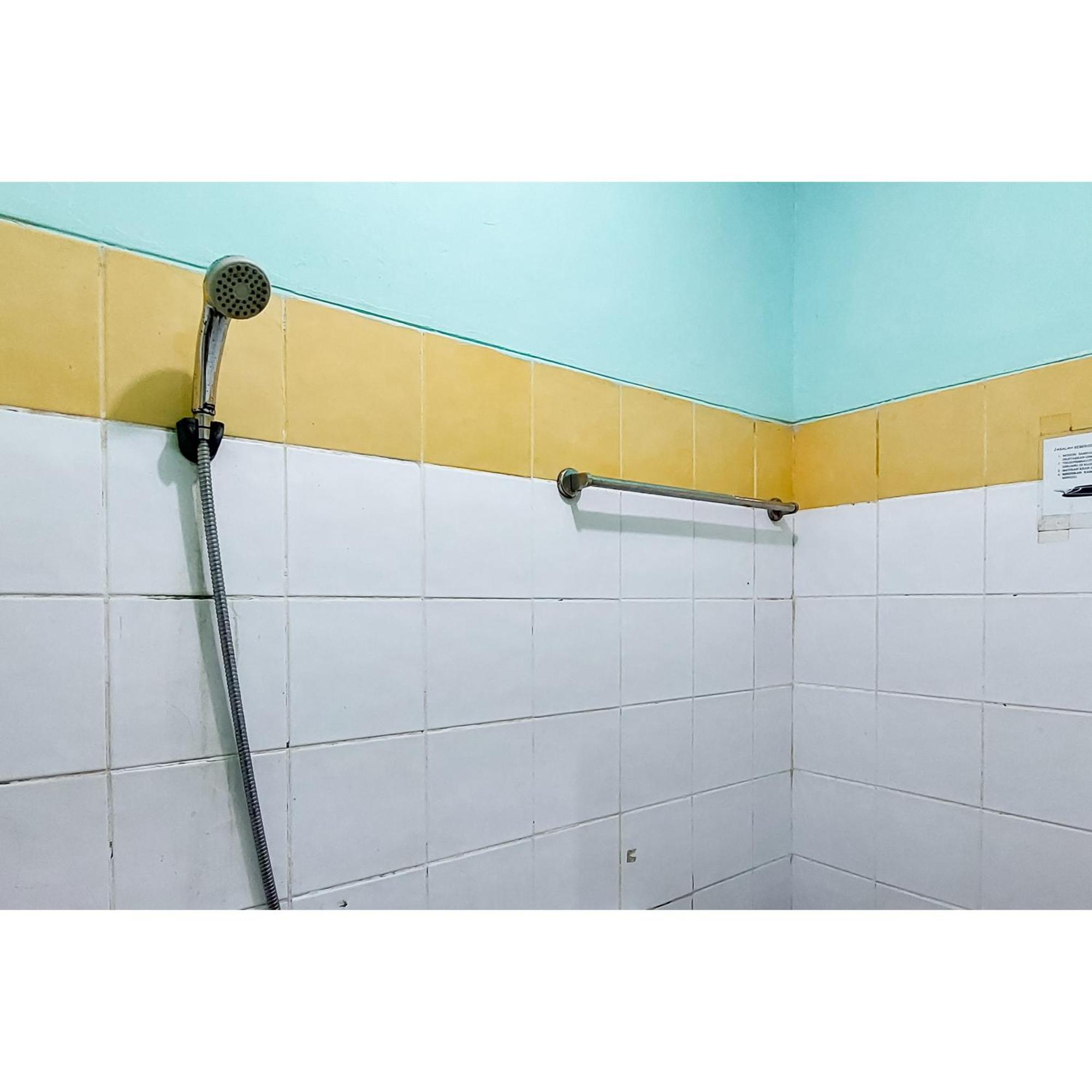 Surya Inn Syariah Cikarang Redpartner Bekasi Exterior photo